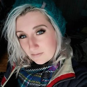 Meet your Posher, Caroline